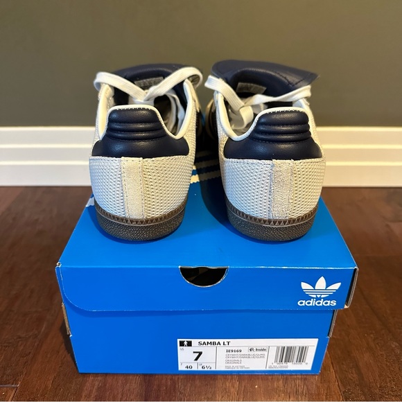 Adidas Originals SAMBA LT in CRYWHT/DARKBLUE/GUM5 size M7/W8 - Picture 2 of 7